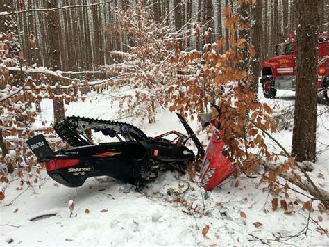 18-year-old dies in snowmobile crash, police investigate